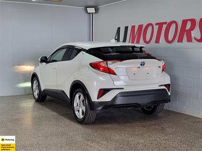 2017 Toyota C-HR - Thumbnail