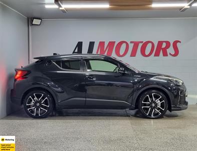 2019 Toyota C-HR - Thumbnail