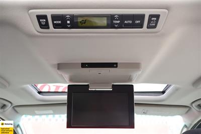 2013 Toyota Vellfire - Thumbnail