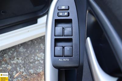 2013 Toyota Prius - Thumbnail