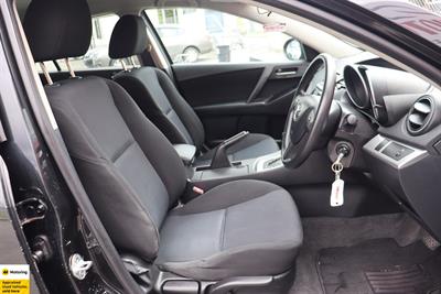 2010 Mazda Axela - Thumbnail