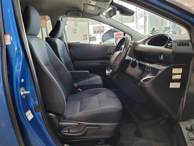 2016 Toyota Sienta - Thumbnail