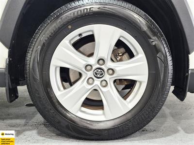 2019 Toyota RAV4 - Thumbnail