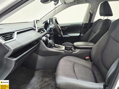 2019 Toyota RAV4 - Thumbnail