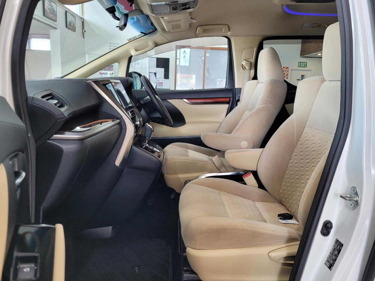 2016 Toyota Alphard