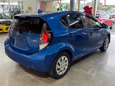 2015 Toyota Aqua - Thumbnail
