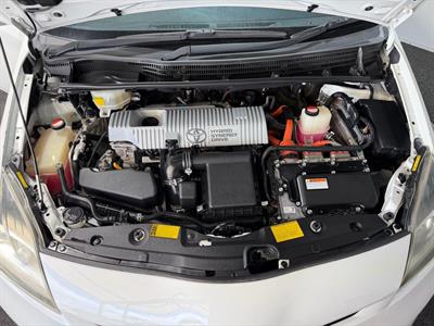 2014 Toyota Prius - Thumbnail