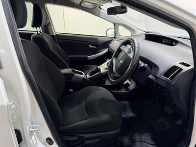 2014 Toyota Prius - Thumbnail