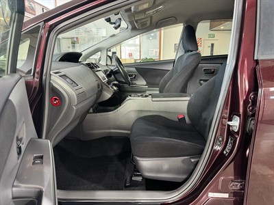 2013 Toyota Prius - Thumbnail
