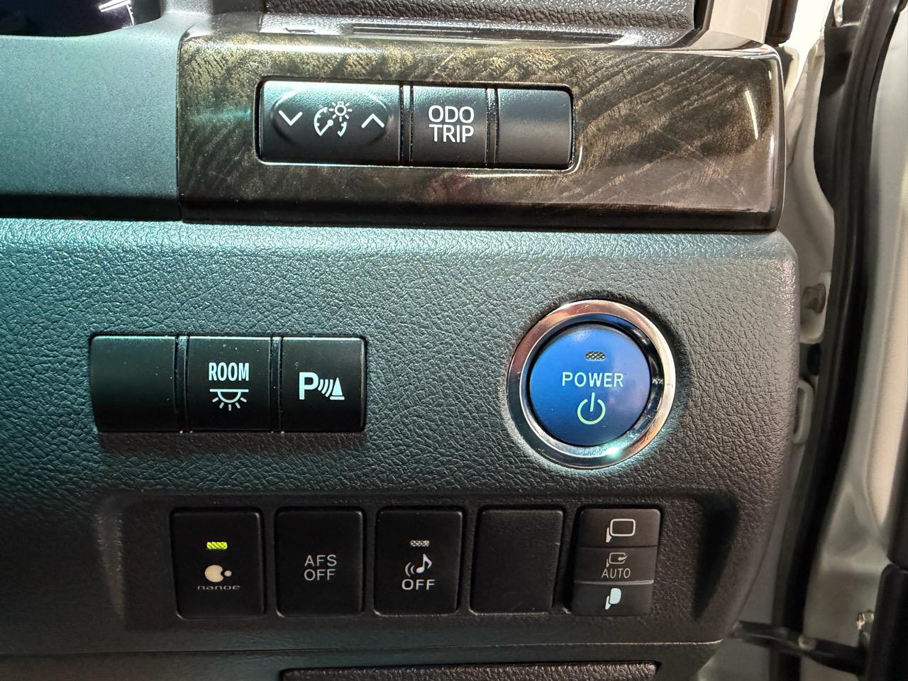 2014 Toyota Vellfire