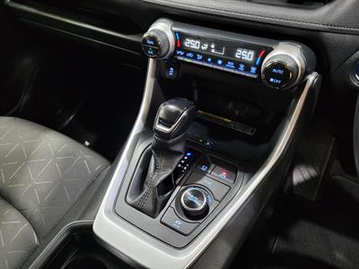 2021 Toyota RAV4 - Thumbnail