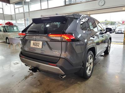 2021 Toyota RAV4 - Thumbnail