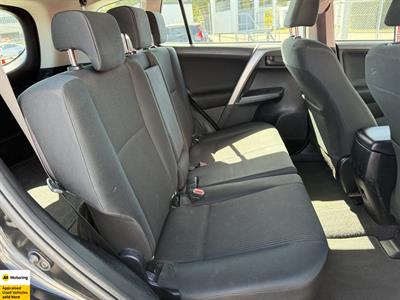 2018 Toyota RAV4 - Thumbnail