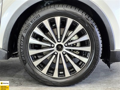 2017 Toyota C-HR - Thumbnail