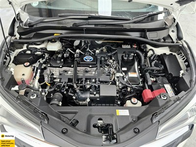 2017 Toyota C-HR - Thumbnail