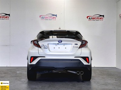 2017 Toyota C-HR - Thumbnail