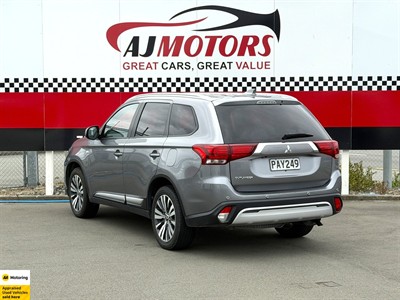 2022 Mitsubishi Outlander - Thumbnail