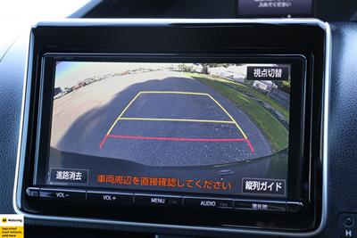 2017 Toyota Esquire - Thumbnail