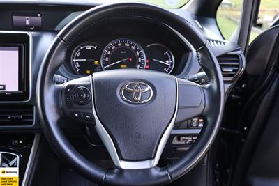 2017 Toyota Esquire - Thumbnail