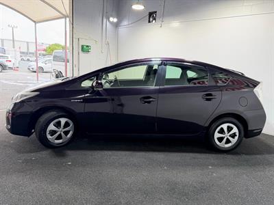 2013 Toyota Prius - Thumbnail