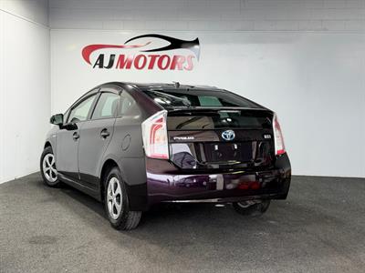 2013 Toyota Prius - Thumbnail