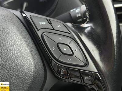 2017 Toyota C-HR - Thumbnail