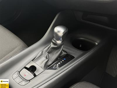 2017 Toyota C-HR - Thumbnail