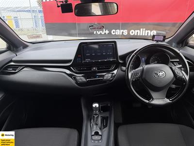 2017 Toyota C-HR - Thumbnail