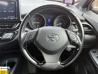 2017 Toyota C-HR - Thumbnail