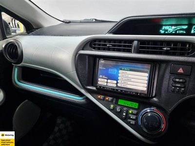 2013 Toyota Aqua - Thumbnail