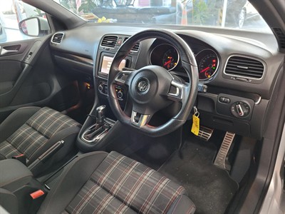 2011 Volkswagen Golf - Thumbnail