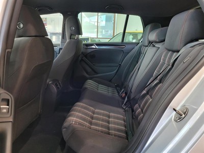 2011 Volkswagen Golf - Thumbnail