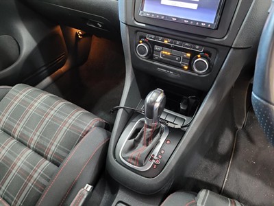 2011 Volkswagen Golf - Thumbnail