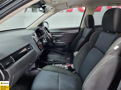 2019 Mitsubishi Outlander - Thumbnail