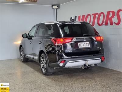2019 Mitsubishi Outlander - Thumbnail