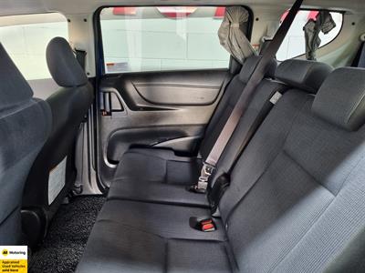 2016 Toyota Sienta - Thumbnail