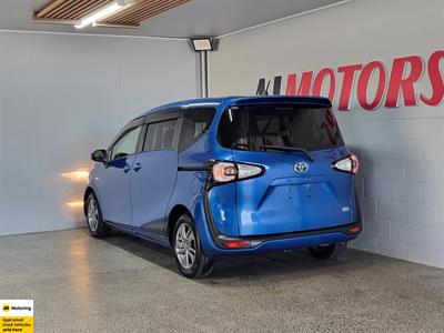 2016 Toyota Sienta - Thumbnail