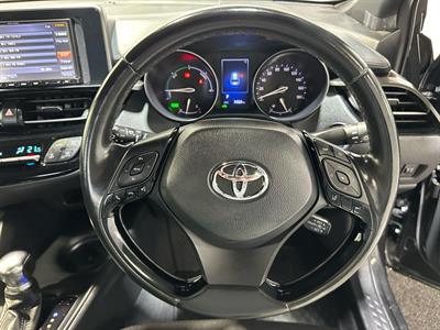 2017 Toyota C-HR - Thumbnail