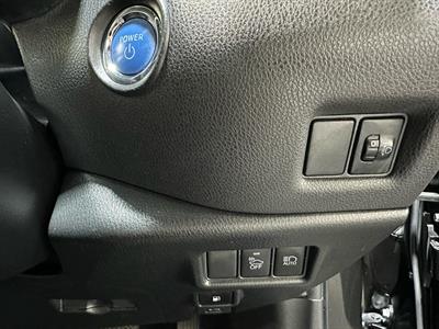 2017 Toyota C-HR - Thumbnail