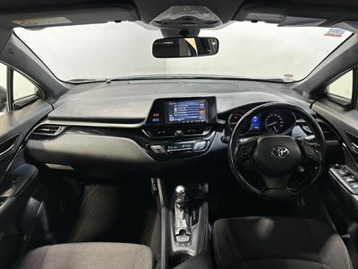 2017 Toyota C-HR - Thumbnail