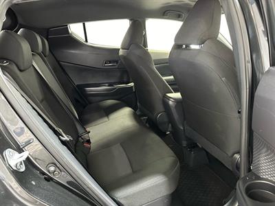 2017 Toyota C-HR - Thumbnail