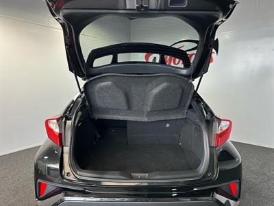 2017 Toyota C-HR - Thumbnail