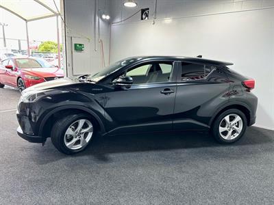 2017 Toyota C-HR - Thumbnail
