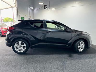 2017 Toyota C-HR - Thumbnail