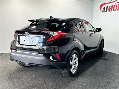 2017 Toyota C-HR - Thumbnail
