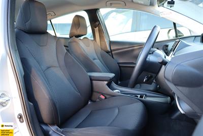 2020 Toyota Prius - Thumbnail
