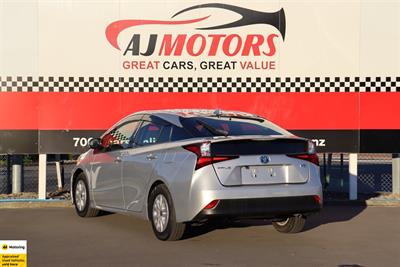 2020 Toyota Prius - Thumbnail