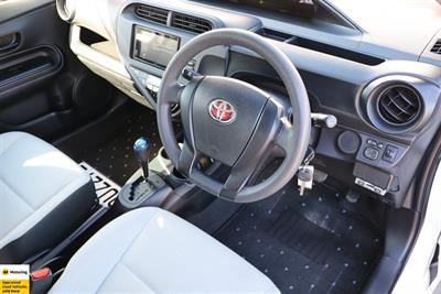 2018 Toyota Aqua - Thumbnail