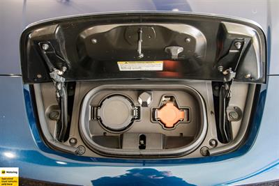 2018 Nissan Leaf - Thumbnail