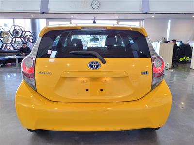 2012 Toyota Aqua - Thumbnail